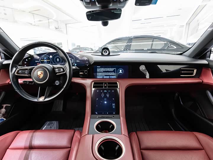 Фото 13 - Porsche Taycan