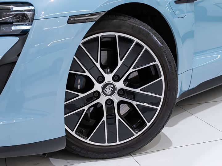 Фото 4 - Porsche Taycan