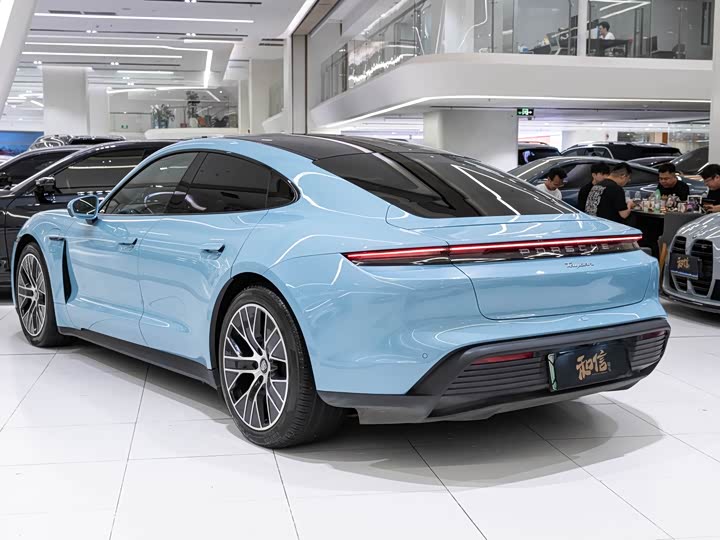 Фото 6 - Porsche Taycan