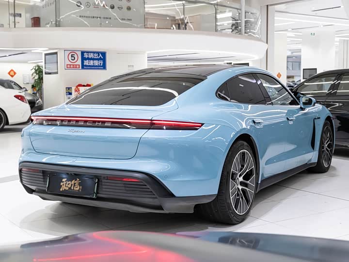 Фото 7 - Porsche Taycan