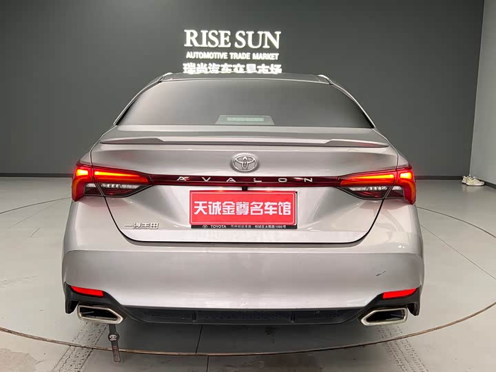 Фото 20 - Toyota Avalon