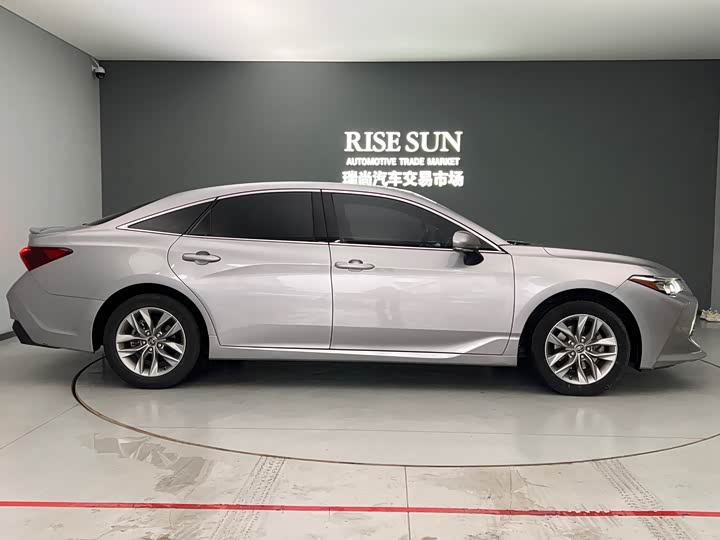 Фото 3 - Toyota Avalon