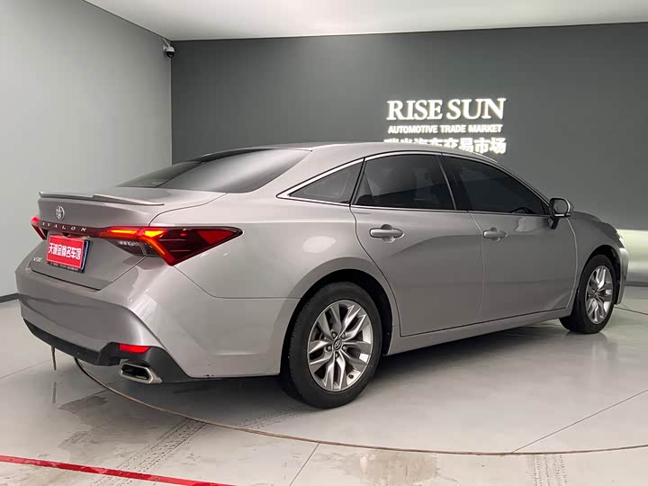 Фото 9 - Toyota Avalon