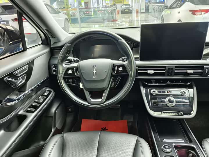 Фото 13 - Lincoln Corsair