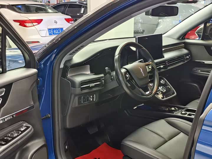 Фото 18 - Lincoln Corsair