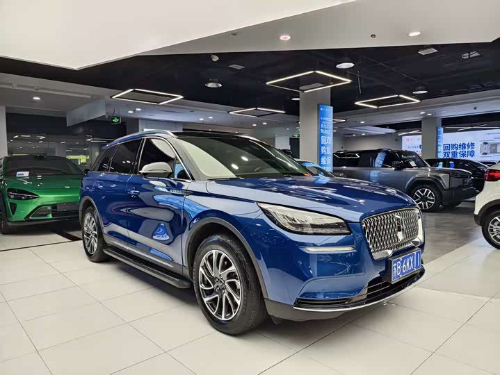 Фото 3 - Lincoln Corsair