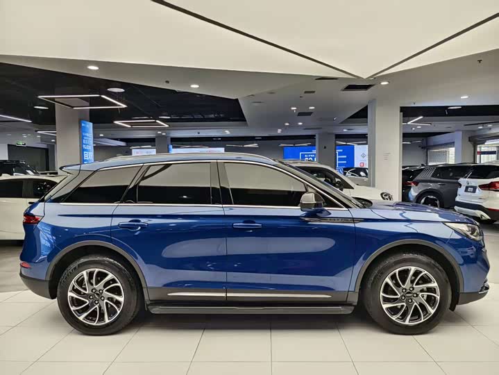 Фото 4 - Lincoln Corsair