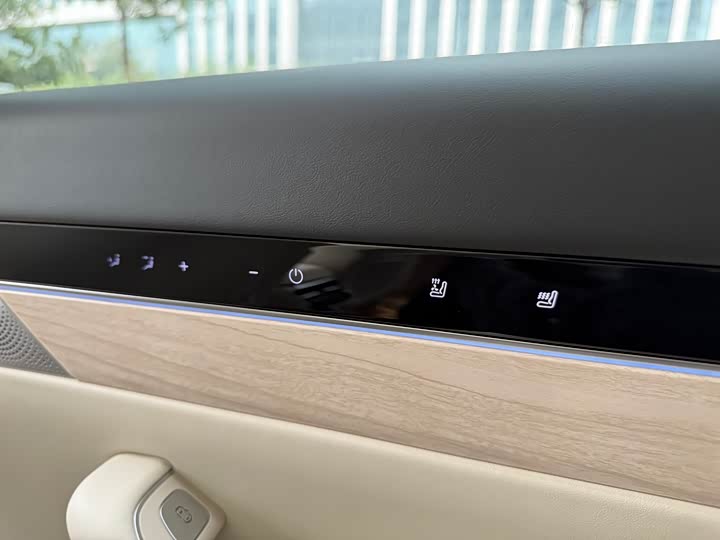 Фото 10 - Luxeed R7