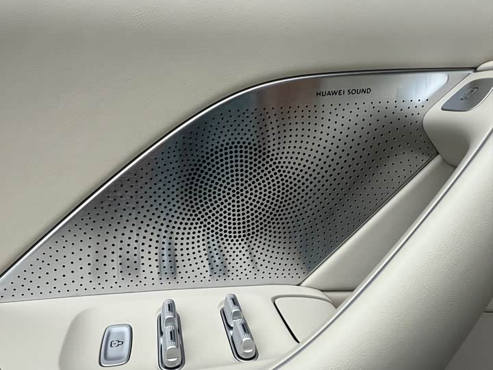 Фото 9 - Luxeed R7