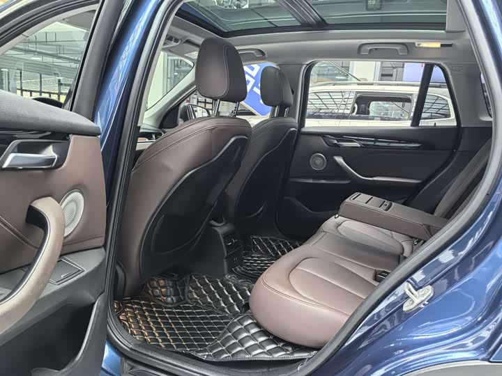 Фото 11 - BMW X1