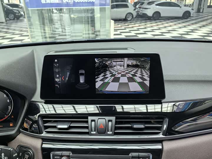 Фото 17 - BMW X1