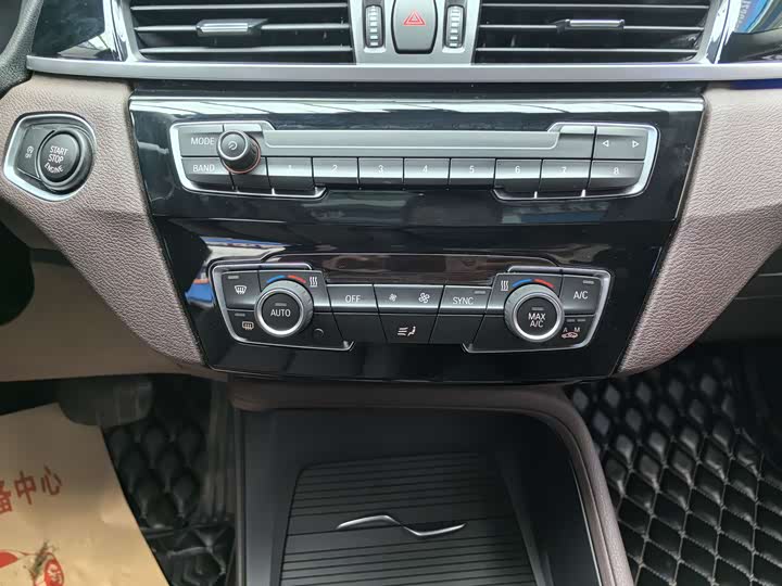 Фото 18 - BMW X1