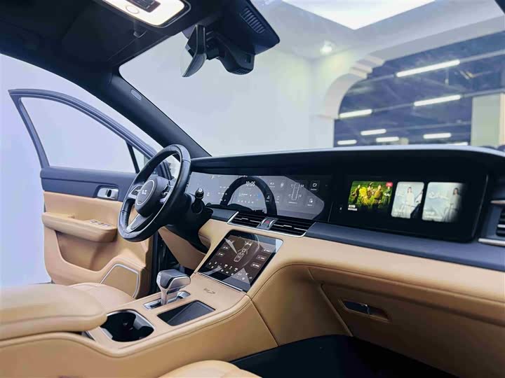 Фото 10 - LiXiang One