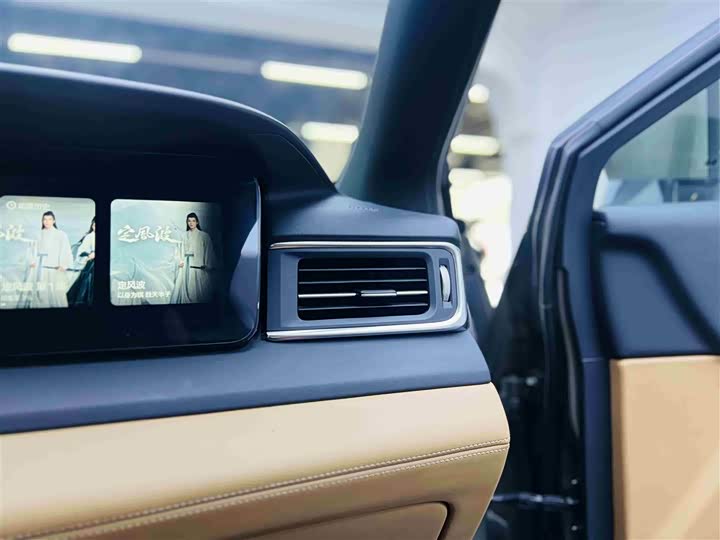 Фото 12 - LiXiang One