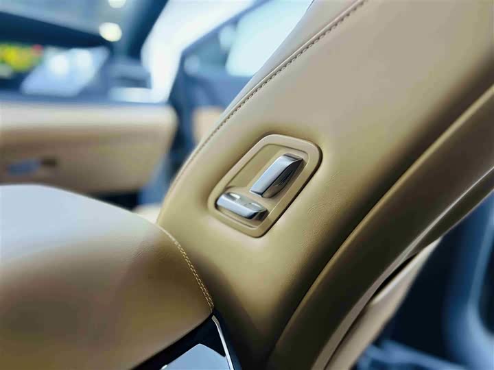 Фото 16 - LiXiang One