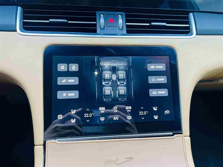 Фото 8 - LiXiang One