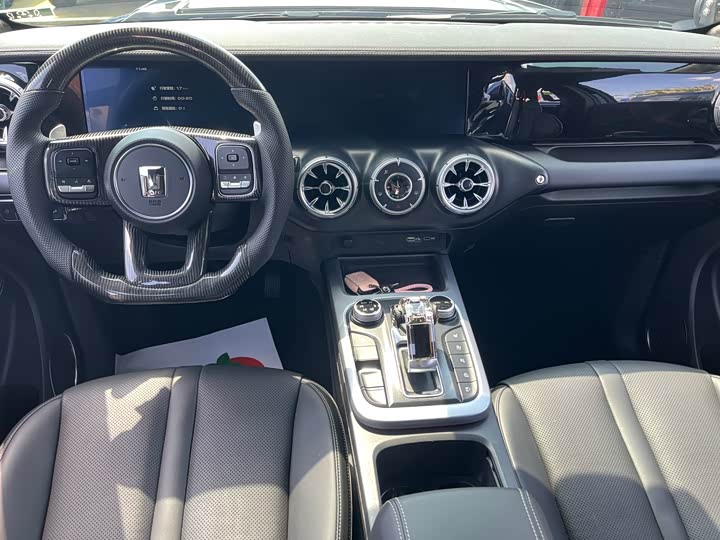 Фото 12 - Tank 300