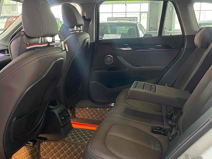 Фото 14 - BMW X1