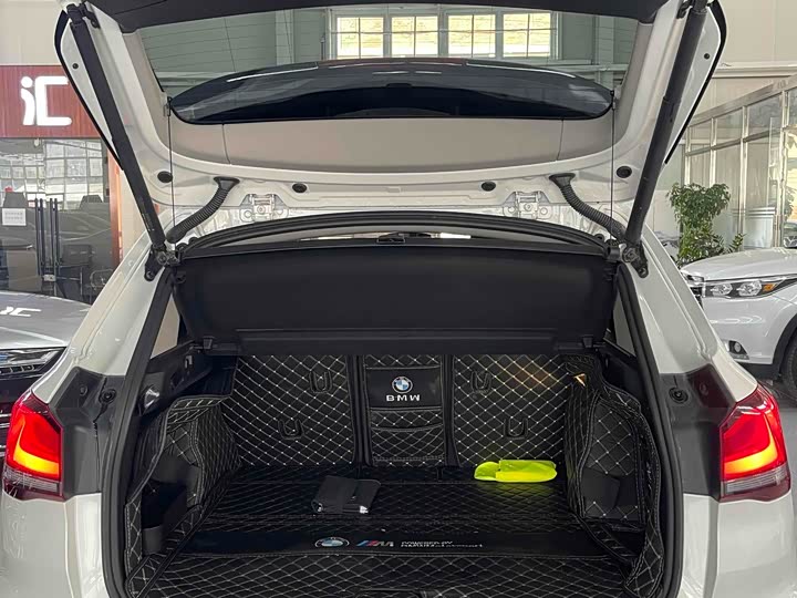 Фото 17 - BMW X1