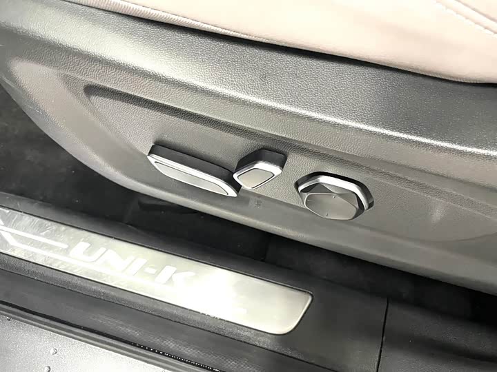 Фото 10 - Changan UNI-K Hybrid