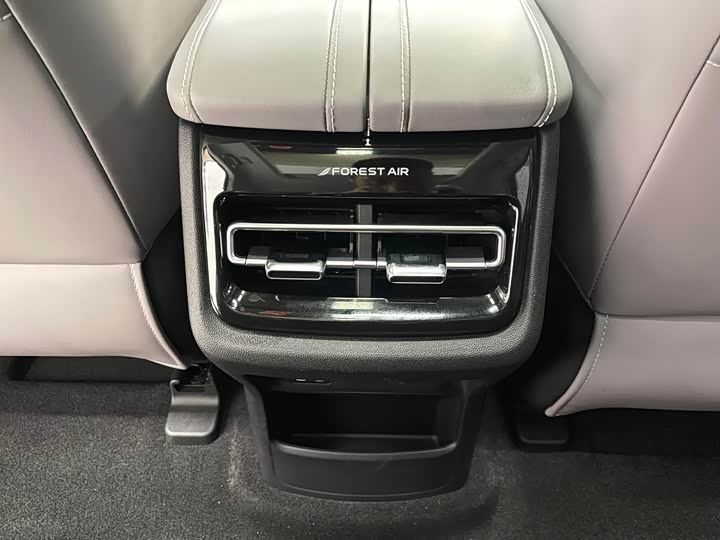 Фото 12 - Changan UNI-K Hybrid