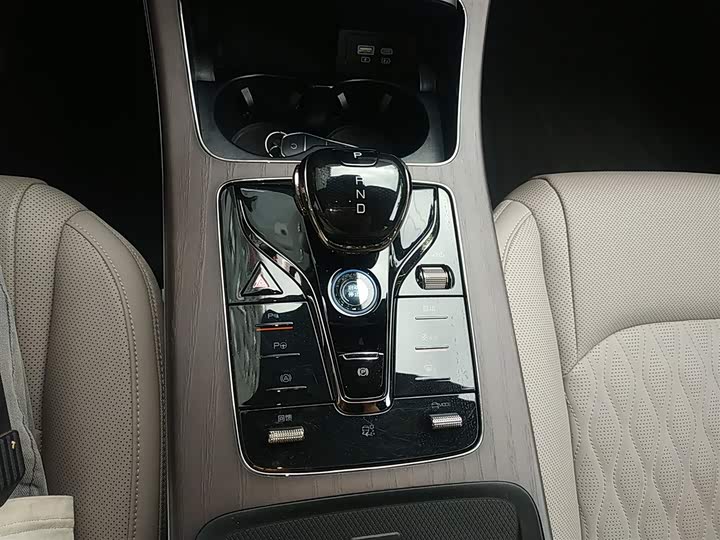 Фото 14 - BYD Han