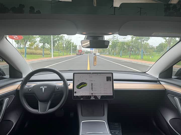 Фото 11 - Tesla Model 3