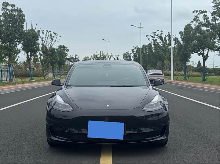 Фото 2 - Tesla Model 3