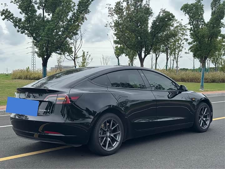 Фото 6 - Tesla Model 3