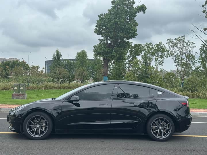 Фото 8 - Tesla Model 3