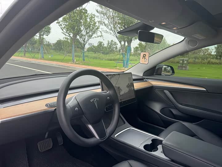 Фото 9 - Tesla Model 3
