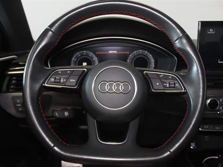 Фото 10 - Audi A4L