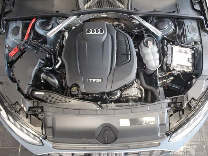 Фото 14 - Audi A4L