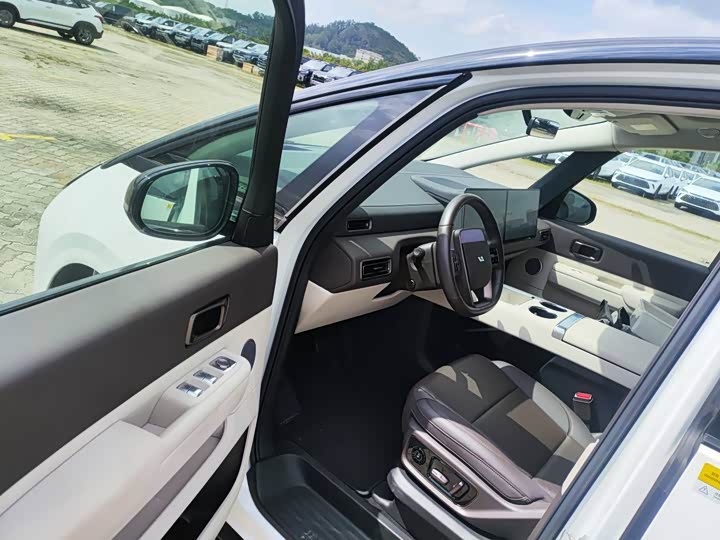 Фото 5 - LiXiang Mega