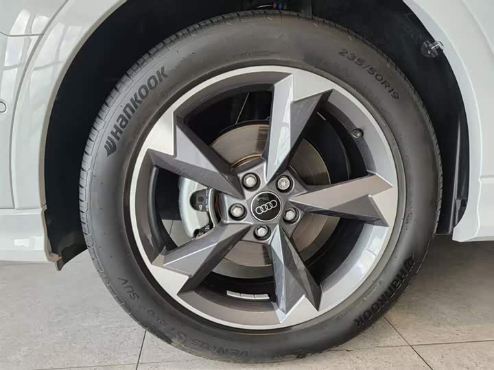 Фото 13 - Audi Q3