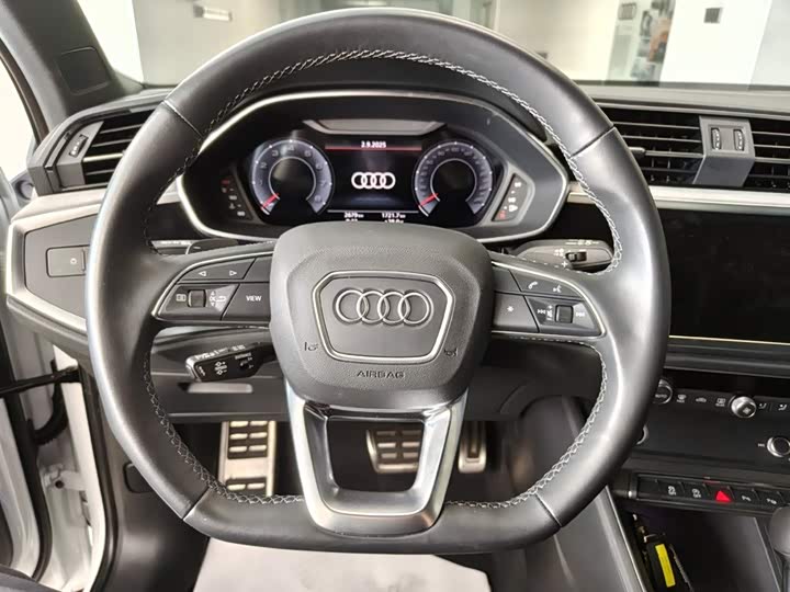 Фото 14 - Audi Q3