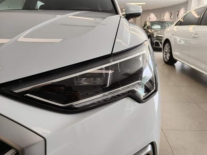 Фото 16 - Audi Q3