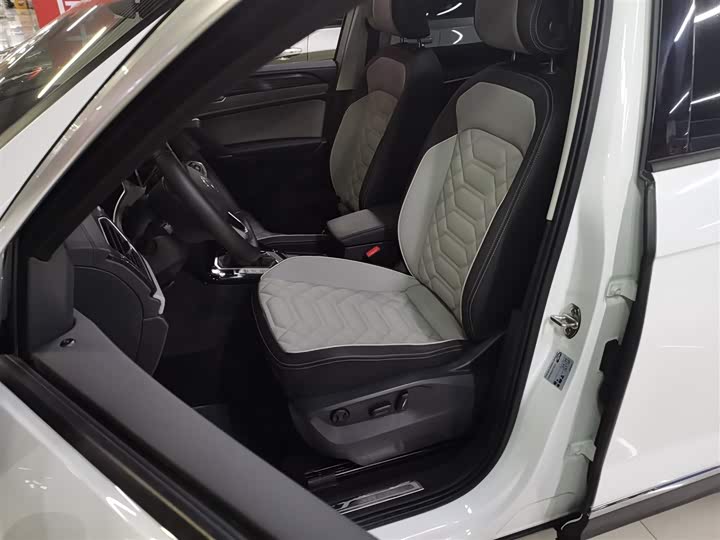 Фото 12 - Volkswagen Tayron