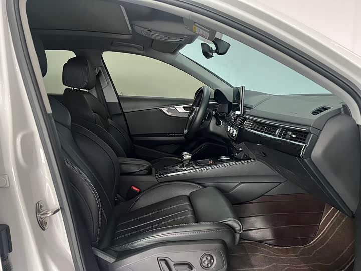 Фото 3 - Audi A4L