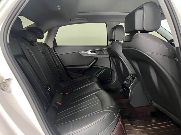 Фото 7 - Audi A4L