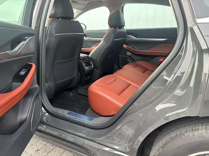 Photo 5 - Lincoln Z (Zephyr)