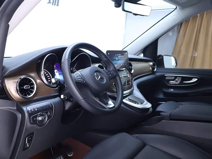 Фото 11 - Mercedes-Benz V-Class