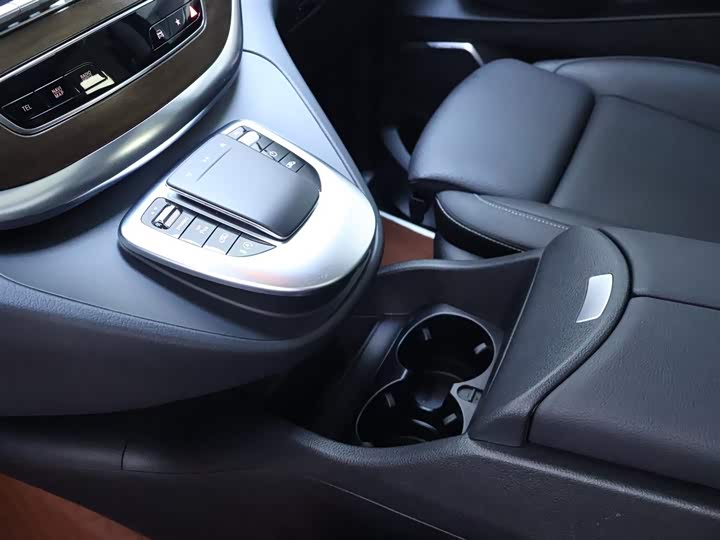 Фото 12 - Mercedes-Benz V-Class