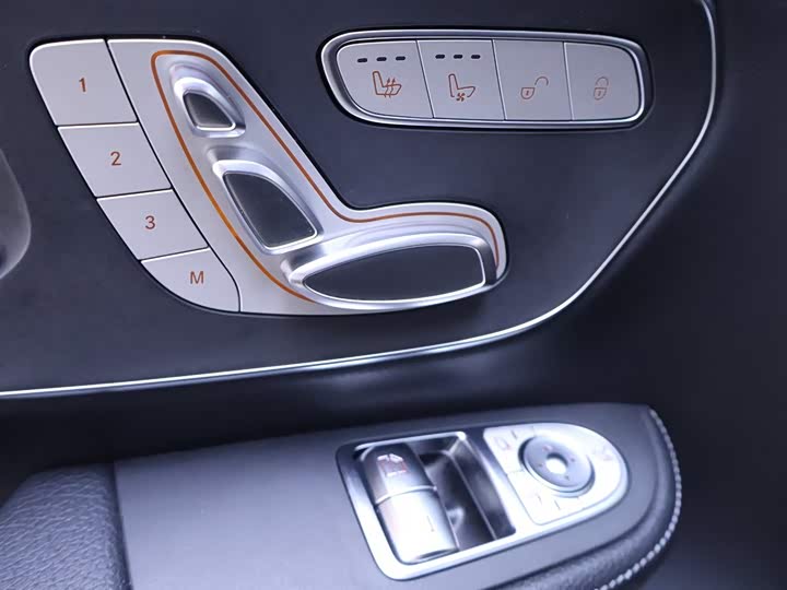 Фото 17 - Mercedes-Benz V-Class