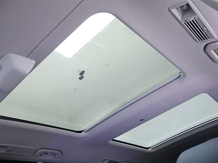 Фото 19 - Mercedes-Benz V-Class