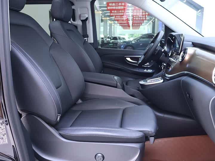 Фото 21 - Mercedes-Benz V-Class