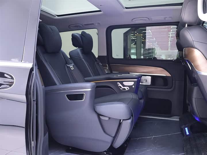 Фото 22 - Mercedes-Benz V-Class