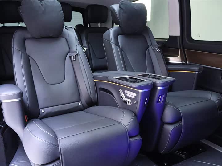 Фото 23 - Mercedes-Benz V-Class