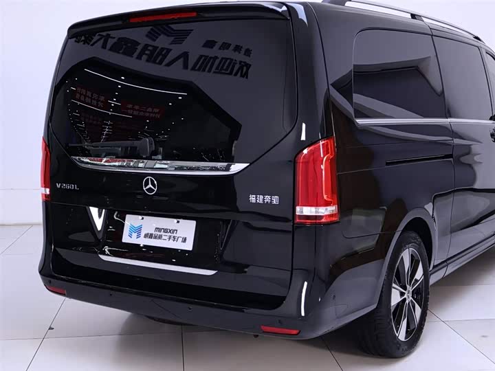 Фото 8 - Mercedes-Benz V-Class