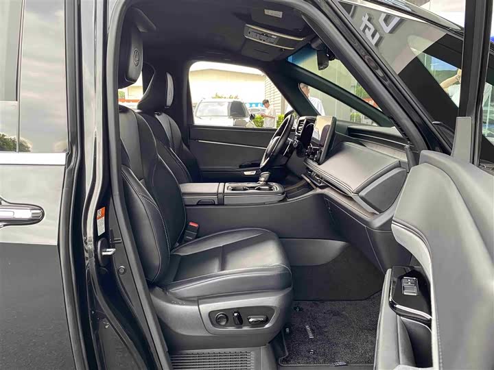 Фото 11 - Lexus LM